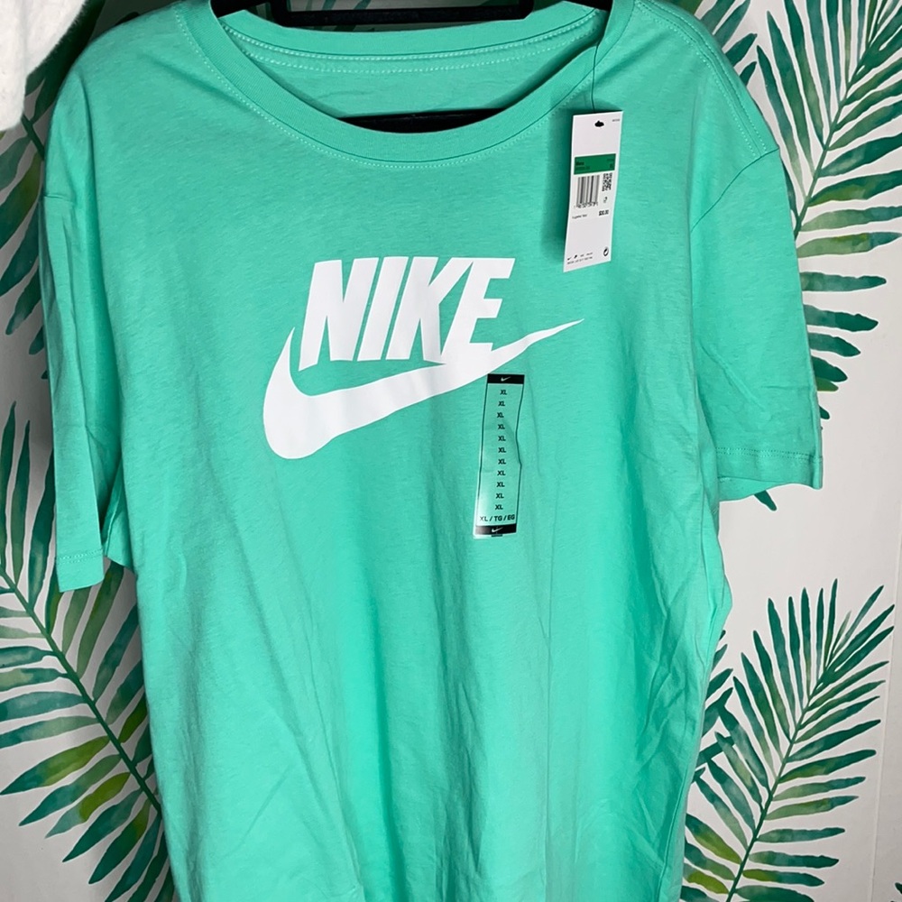 The Nike Tee Men’s XL Mint Green